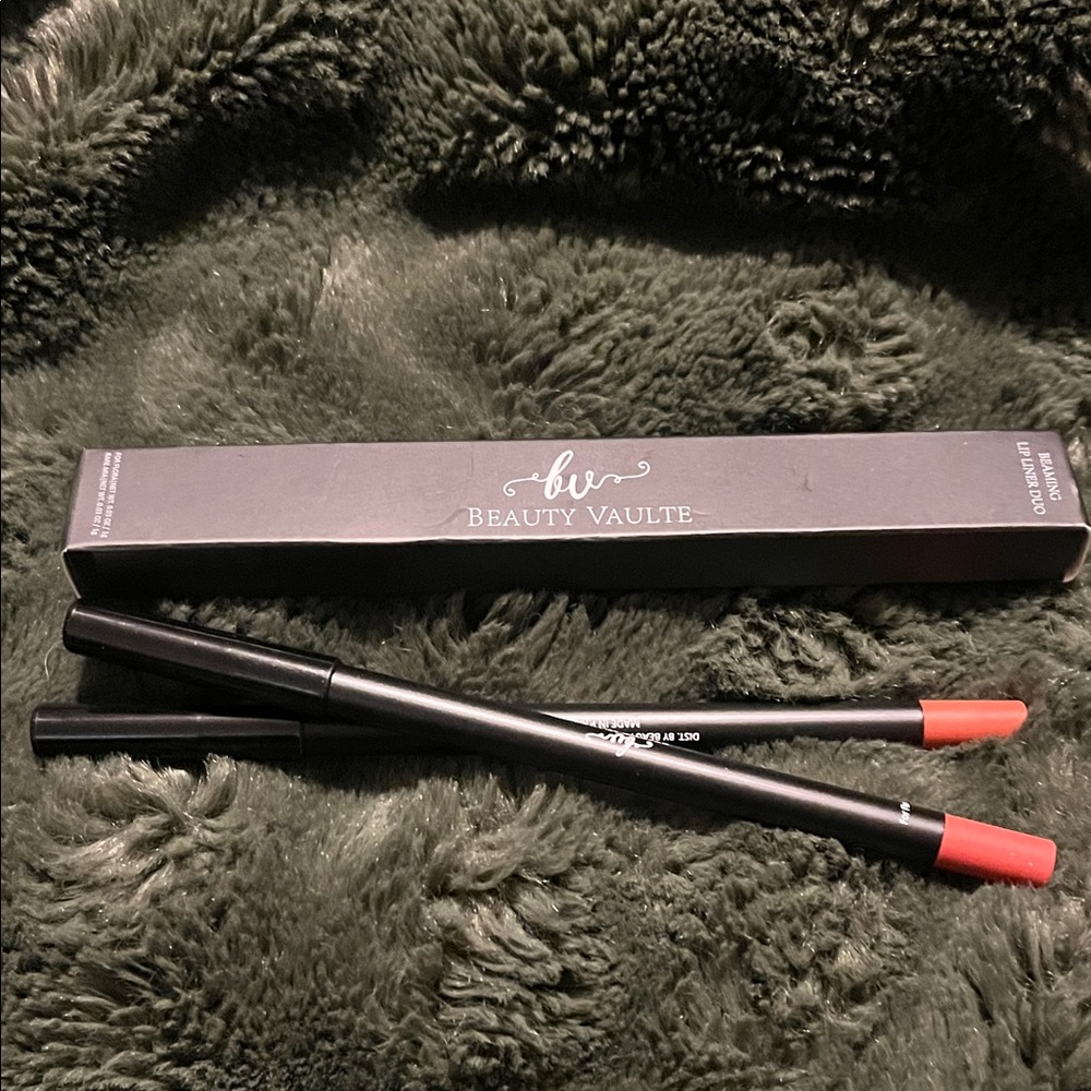 Beauty Vaulte Red Lip Liner Duo